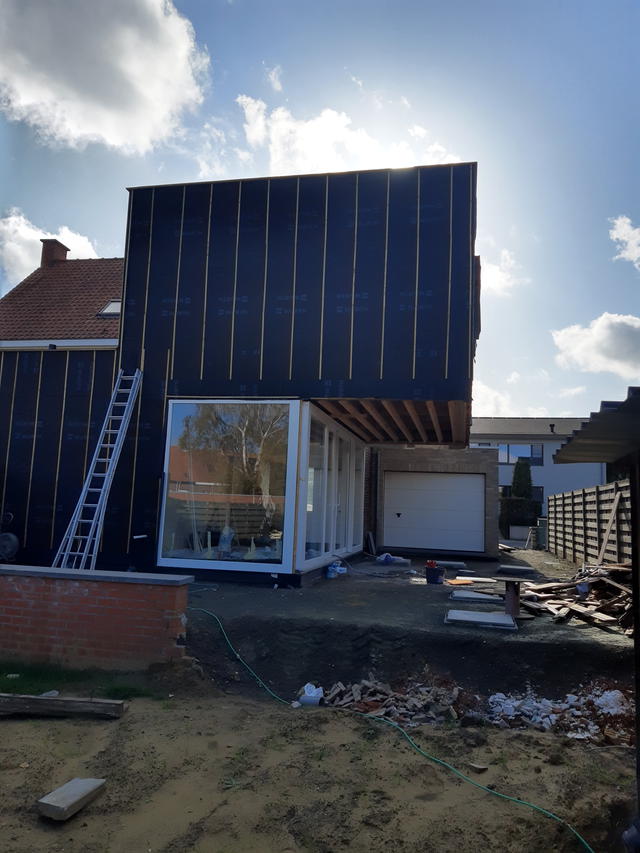 19043 Verbouwen en uitbreiden van een driegevelwoning